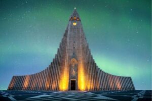 Lee más sobre el artículo 5 Cosas que hacer por la noche en Reikiavik (Islandia)