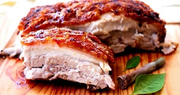 ¿Cuál es la mejor forma de lograr una piel crujiente en el pork belly?