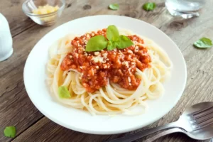 Lee más sobre el artículo Spaghetti a la Boloñesa: Deliciosa recetas y consejos para prepararlo