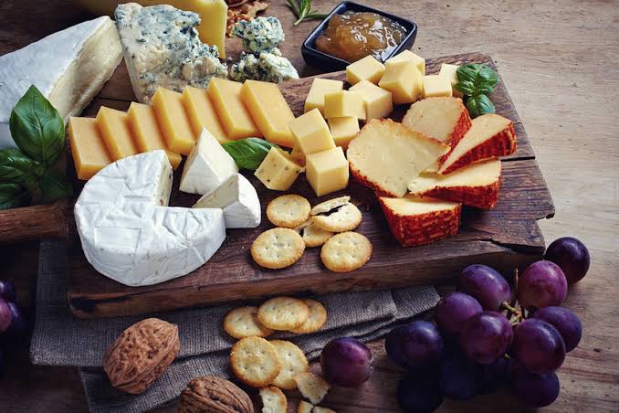 En este momento estás viendo Tabla de quesos: Deliciosas combinaciones de sabores y texturas