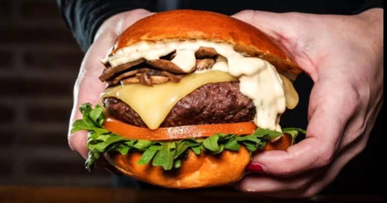 ¿Cuáles son los ingredientes secretos de las hamburguesas al carbón Don Toño?